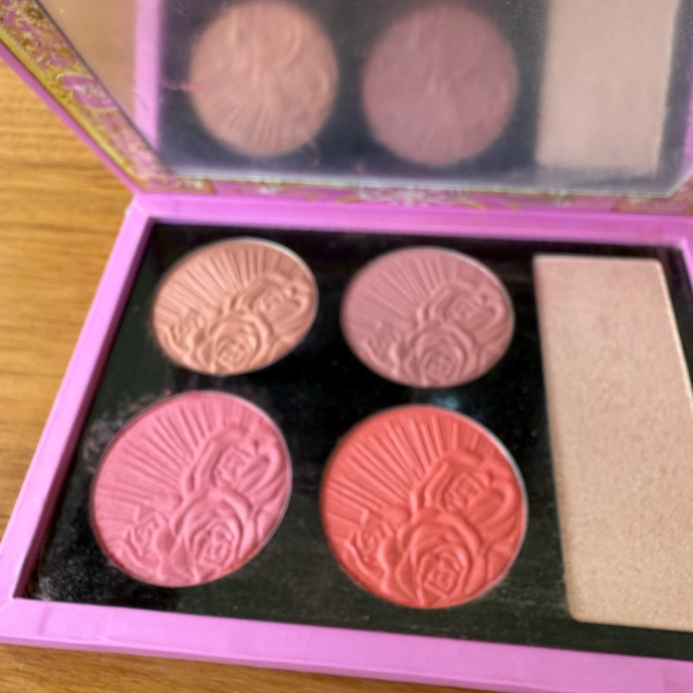 Floral Embossed Blush Palette